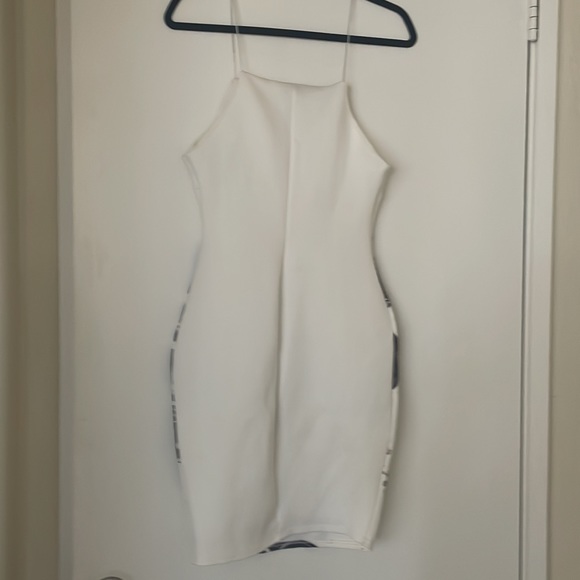 Chic Monochrome Floral Mini Dress - Picture 5 of 12